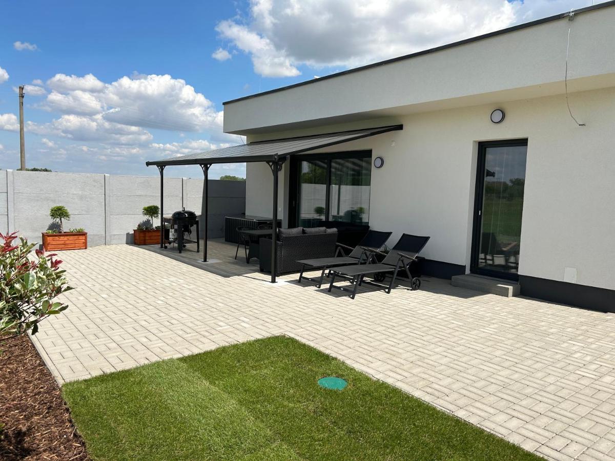 Apartman Zuzana Nesvady Εξωτερικό φωτογραφία